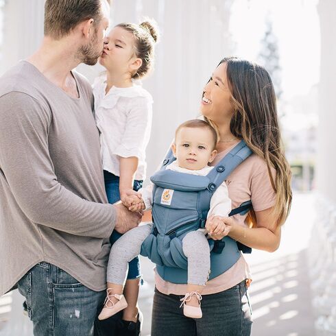 Marsupiu Ergobaby Omni 360 Cool Air Mesh Oxford Blue, Culoare: Albastru,poza 4  - ExclusivMAG.ro Marsupiu Ergobaby Omni 360 Cool Air Mesh Oxford Blue, Culoare: Albastru,poza 4