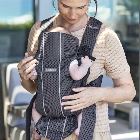 Marsupiu anatomic BabyBjorn Mini, cu pozitii multiple Anthracite, 3D Mesh, Culoare: Gri,poza 2
