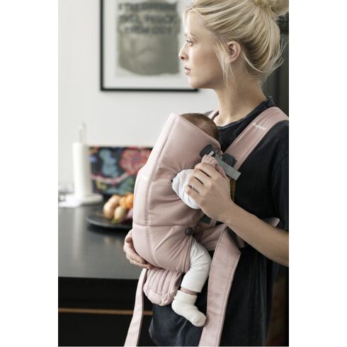 Marsupiu anatomic BabyBjorn Mini, cu pozitii multiple Dusty Pink, Bumbac, Culoare: Roz - poza 2 - ExclusivMAG.ro