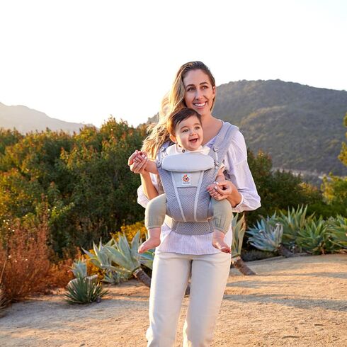 Marsupiu OMNI Breeze Pearl Grey Ergobaby, Culoare: Gri deschis - poza 4 - ExclusivMAG.ro