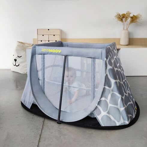 Patut Pliant Pop Up Aeromoov Giraph Sky, Culoare: Gri deschis, Dimensiuni: 120x60,poza 7  - ExclusivMAG.ro Patut Pliant Pop Up Aeromoov Giraph Sky, Culoare: Gri deschis, Dimensiuni: 120x60,poza 7