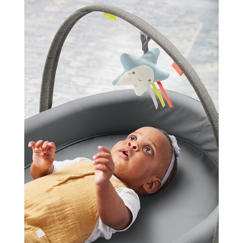 Cosulet pentru bebelusi Baby Nest Grey White Skip Hop - poza 2 - ExclusivMAG.ro