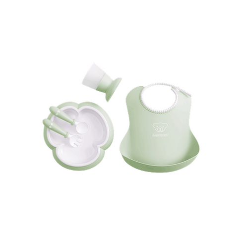 Set hranire: farfurie, lingurita, furculita, pahar si bavetica pentru bebe, Powder Green BabyBjorn, Culoare: Verde