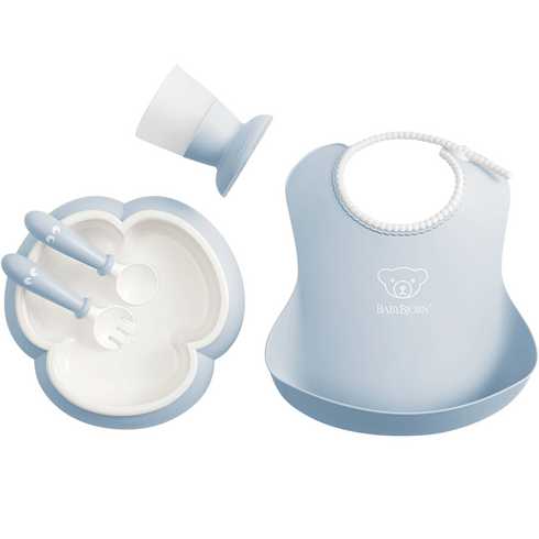 Set hranire: farfurie, lingurita, furculita, pahar si bavetica pentru bebe, Powder Blue BabyBjorn, Culoare: Blue