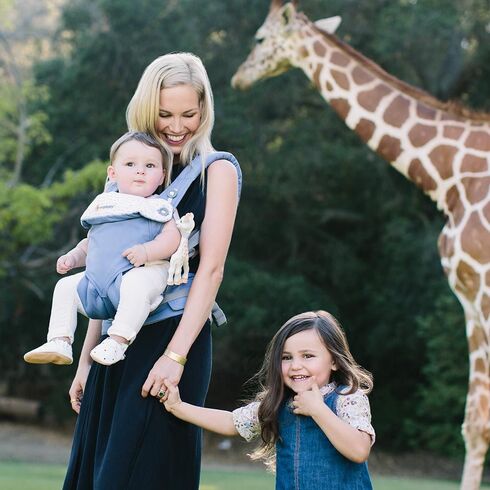 Marsupiu Ergobaby Sophie La Giraffe Festival 4 Pozitii 360 Ergobaby - poza 3 - ExclusivMAG.ro