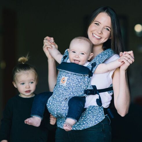 Marsupiu Omni 360 Batik Indigo Ergobaby, Culoare: Blue,poza 4  - ExclusivMAG.ro Marsupiu Omni 360 Batik Indigo Ergobaby, Culoare: Blue,poza 4