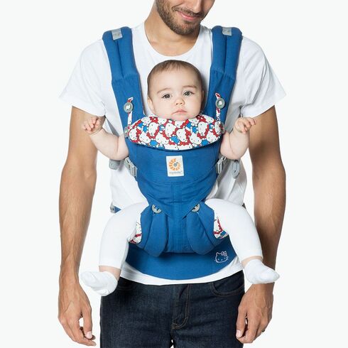 Marsupiu Omni 360 Hello Kitty Classic Ergobaby, Culoare: Albastru,poza 2  - ExclusivMAG.ro Marsupiu Omni 360 Hello Kitty Classic Ergobaby, Culoare: Albastru,poza 2