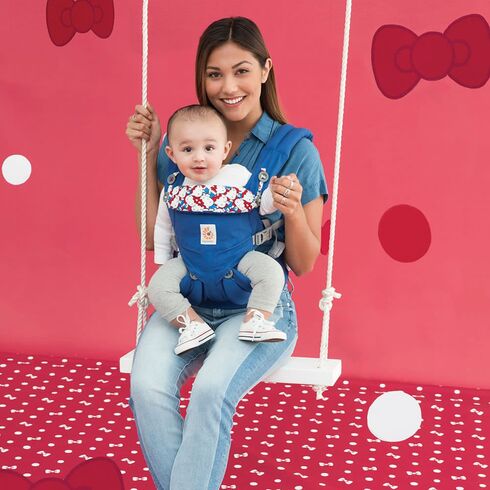 Marsupiu Omni 360 Hello Kitty Classic Ergobaby, Culoare: Albastru,poza 4  - ExclusivMAG.ro Marsupiu Omni 360 Hello Kitty Classic Ergobaby, Culoare: Albastru,poza 4