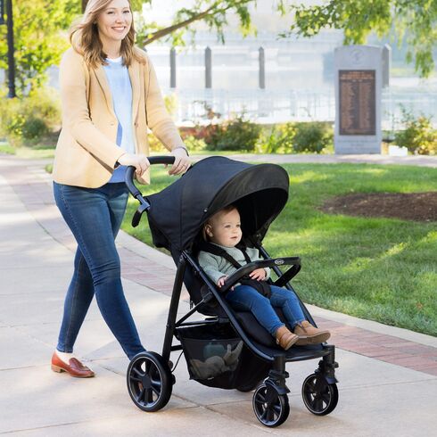 Carucior Graco EeZeFold Midnight, Culoare: Negru, Model: sport,poza 7  - ExclusivMAG.ro Carucior Graco EeZeFold Midnight, Culoare: Negru, Model: sport,poza 7