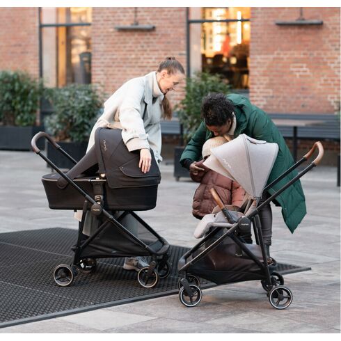 Carucior ultra-usor Nuna IXXA colectia Riveted, Culoare: Negru,poza 10  - ExclusivMAG.ro Carucior ultra-usor Nuna IXXA colectia Riveted, Culoare: Negru,poza 10