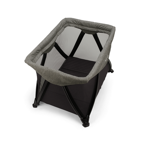 Patut pliant Nuna SENA Aire Charcoal, Culoare: Gri/Negru, Dimensiuni: 105x70,poza 3  - ExclusivMAG.ro Patut pliant Nuna SENA Aire Charcoal, Culoare: Gri/Negru, Dimensiuni: 105x70,poza 3