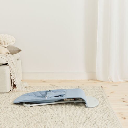 BabyBjorn - Balansoar Bliss Blue cu aspect delicat de petala, tesatura matlasata, Culoare: Albastru,poza 9