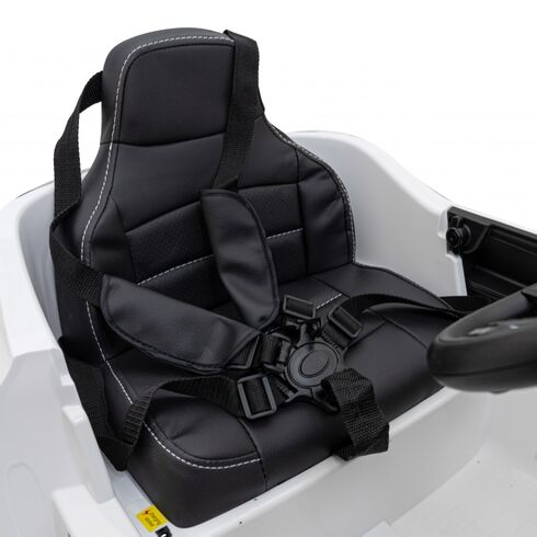 Masinuta electrica cu telecomanda MERCEDES BENZ AMG EQA, roti EVA, scaun tapitat, 101x69x53 cm, putere 70W - Alb, Culoare: Alb, Capacitate acumulator: 12V,poza 4  - ExclusivMAG.ro Masinuta electrica cu telecomanda MERCEDES BENZ AMG EQA, roti EVA, scaun tapitat, 101x69x53 cm, putere 70W - Alb, Culoare: Alb, Capacitate acumulator: 12V,poza 4