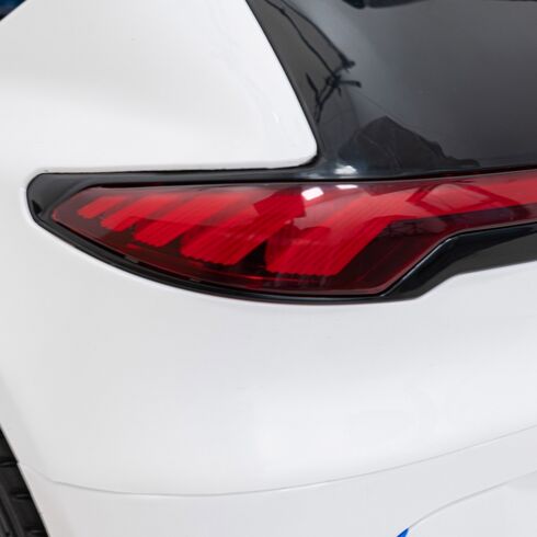 Masinuta electrica cu telecomanda MERCEDES BENZ AMG EQA, roti EVA, scaun tapitat, 101x69x53 cm, putere 70W - Alb, Culoare: Alb, Capacitate acumulator: 12V,poza 5  - ExclusivMAG.ro Masinuta electrica cu telecomanda MERCEDES BENZ AMG EQA, roti EVA, scaun tapitat, 101x69x53 cm, putere 70W - Alb, Culoare: Alb, Capacitate acumulator: 12V,poza 5