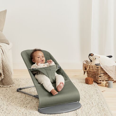 BabyBjorn - Balansoar Bliss Dark Green cu aspect delicat de petala, tesatura matlasata, Culoare: Verde,poza 6  - ExclusivMAG.ro BabyBjorn - Balansoar Bliss Dark Green cu aspect delicat de petala, tesatura matlasata, Culoare: Verde,poza 6