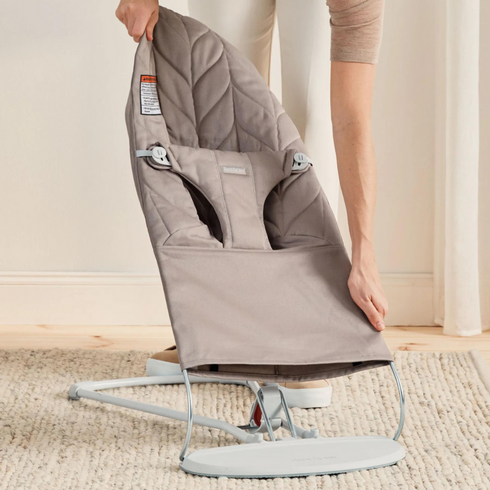 BabyBjorn - Balansoar Bliss Sand Gray cu aspect delicat de petala, tesatura matlasata, Culoare: Crem,poza 4