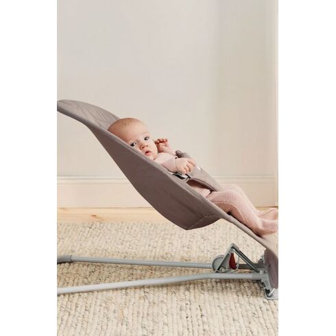 BabyBjorn - Balansoar Bliss Sand Grey din tesatura matlasata cu aspect Clasic, cu bara de jucarii inclusa, Culoare: Crem,poza 5