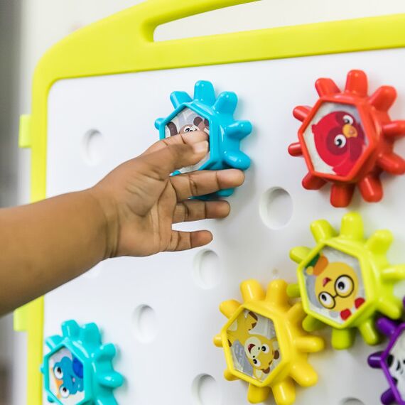 Masuta de activitati Curiosity Table Baby Einstein - poza 2 - ExclusivMAG.ro