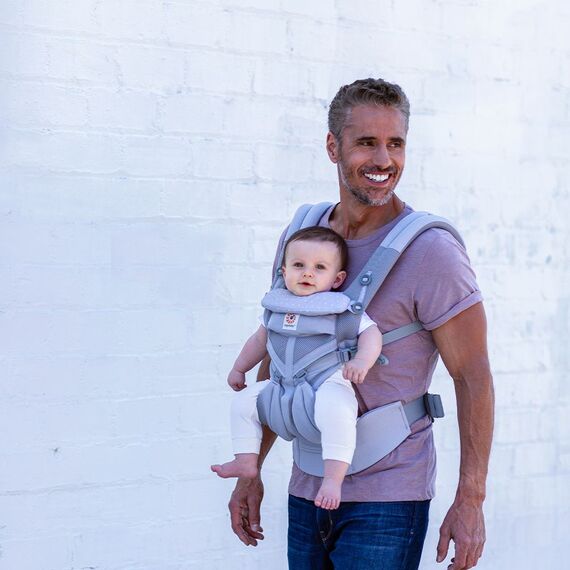 Marsupiu Ergobaby Omni 360 Cool Air Mesh Grey Pink Dots - poza 2 - ExclusivMAG.ro