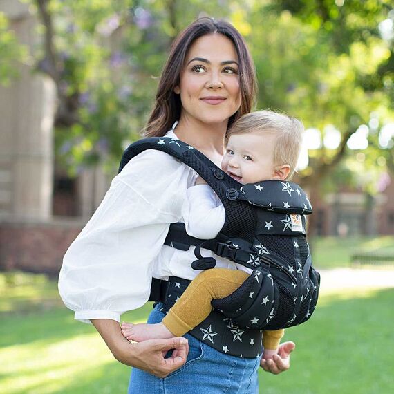 Marsupiu Ergobaby Omni 360 Cool Air Mesh Black Stars - poza 4 - ExclusivMAG.ro