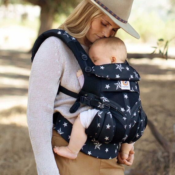 Marsupiu Ergobaby Omni 360 Cool Air Mesh Black Stars - poza 3 - ExclusivMAG.ro