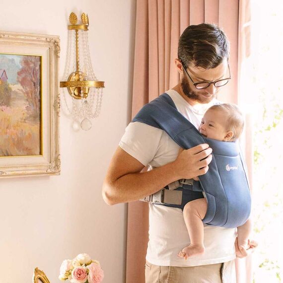 Marsupiu Ergobaby Embrace Soft Navy, Culoare: Albastru - poza 6 - ExclusivMAG.ro