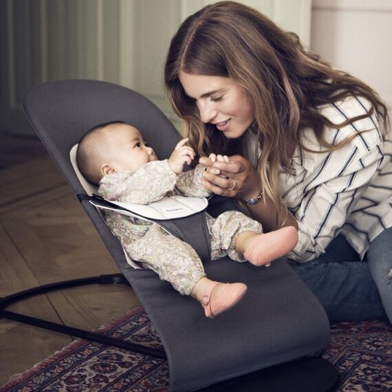 Balansoar BabyBjorn Balance Soft Black/Grey cu bara de jucarii, Culoare: Gri/Negru - poza 4 - ExclusivMAG.ro