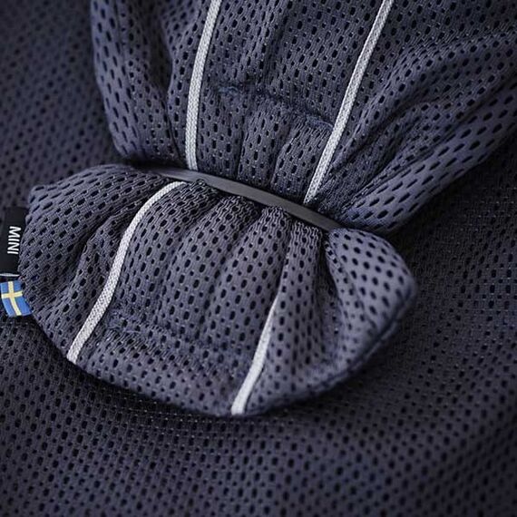 Marsupiu anatomic BabyBjorn Mini, cu pozitii multiple Anthracite, 3D Mesh, Culoare: Negru/Gri - poza 6 - ExclusivMAG.ro