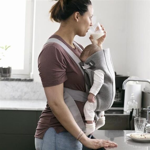Marsupiu anatomic Mini BabyBjorn, cu pozitii multiple Light Grey, 3D Jersey, Culoare: Gri deschis - poza 4 - ExclusivMAG.ro