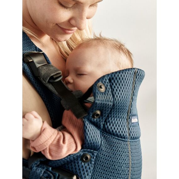 Marsupiu anatomic BabyBjorn cu multiple pozitii de purtare colectia Harmony, 3D Mesh, Navy Blue - Editie Limitata, Culoare: Albastru - poza 8 - ExclusivMAG.ro