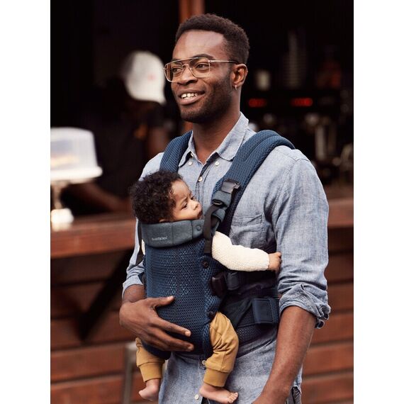 Marsupiu anatomic BabyBjorn cu multiple pozitii de purtare colectia Harmony, 3D Mesh, Navy Blue - Editie Limitata, Culoare: Albastru - poza 9 - ExclusivMAG.ro