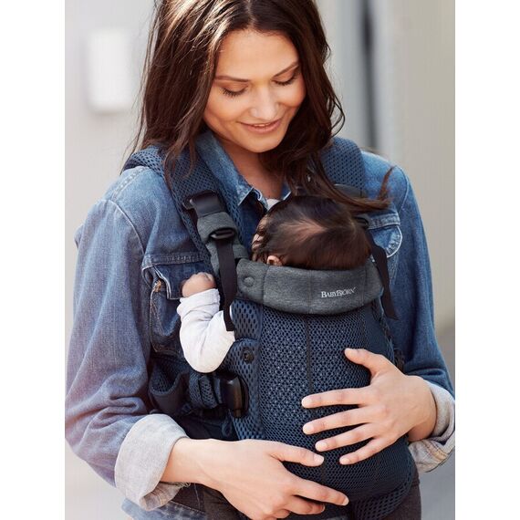 Marsupiu anatomic BabyBjorn cu multiple pozitii de purtare colectia Harmony, 3D Mesh, Navy Blue - Editie Limitata, Culoare: Albastru - poza 10 - ExclusivMAG.ro