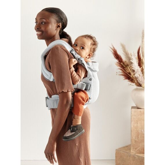 Marsupiu anatomic BabyBjorn cu multiple pozitii de purtare colectia Harmony, 3D Mesh, Silver - Editie Limitata, Culoare: Gri deschis - poza 7 - ExclusivMAG.ro
