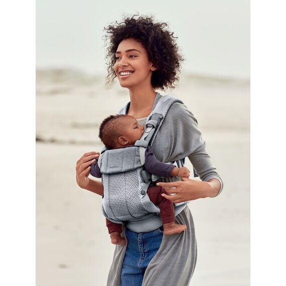 Marsupiu anatomic BabyBjorn cu multiple pozitii de purtare colectia Harmony, 3D Mesh, Silver - Editie Limitata, Culoare: Gri deschis - poza 10 - ExclusivMAG.ro