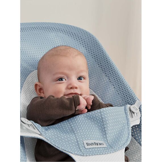 Balansoar Balance Soft, Sky Blue/White, Mesh BabyBjorn, Culoare: Blue - poza 4 - ExclusivMAG.ro