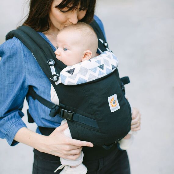 Marsupiu Adapt Triple Triangles Ergobaby - poza 4 - ExclusivMAG.ro