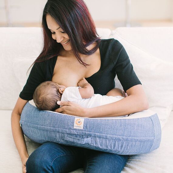 Perna de Alaptat Ergobaby Foam Vintage Blue Ergobaby - poza 2 - ExclusivMAG.ro