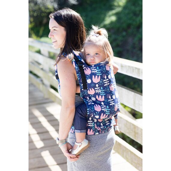 Marsupiu Tula Toddler Twilight Tullip - Baby Tula - poza 3 - ExclusivMAG.ro