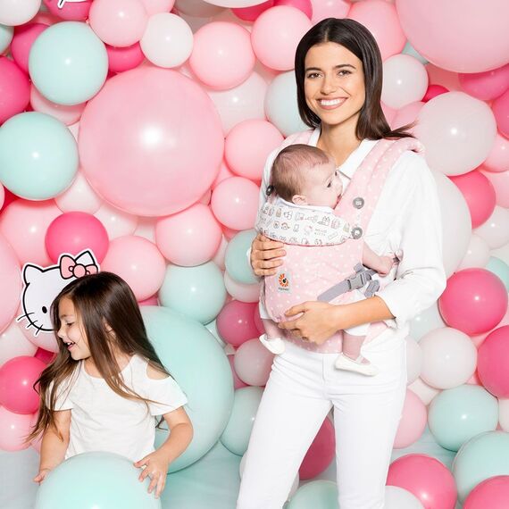 Marsupiu Adapt Hello Kitty Play Time Ergobaby - poza 4 - ExclusivMAG.ro