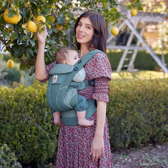 Marsupiu OMNI Breeze Ergobaby Twilight Blue Daisies, Culoare: Turcoaz - poza 2 - ExclusivMAG.ro