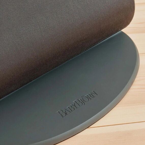 BabyBjorn - Balansoar Bliss Anthracite cu aspect delicat de petala, tesatura matlasata, Culoare: Negru - poza 3 - ExclusivMAG.ro