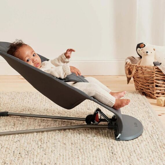 BabyBjorn - Balansoar Bliss Anthracite cu aspect delicat de petala, tesatura matlasata, Culoare: Negru - poza 7 - ExclusivMAG.ro