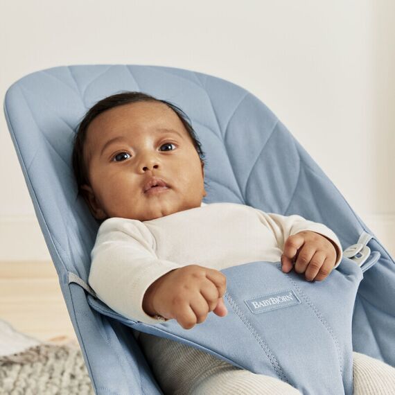 BabyBjorn - Balansoar Bliss Blue cu aspect delicat de petala, tesatura matlasata, Culoare: Albastru - poza 5 - ExclusivMAG.ro