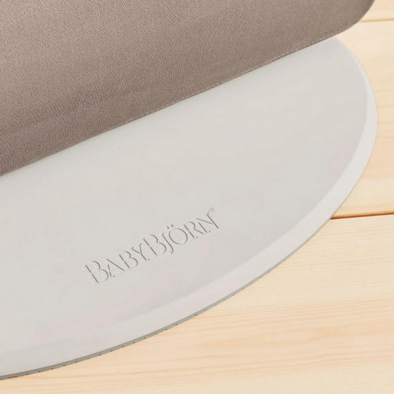 BabyBjorn - Balansoar Bliss Sand Gray cu aspect delicat de petala, tesatura matlasata, Culoare: Crem - poza 7 - ExclusivMAG.ro