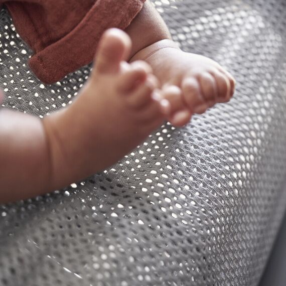 BabyBjorn - Balansoar Bliss Grey, Mesh, Culoare: Gri deschis - poza 4 - ExclusivMAG.ro
