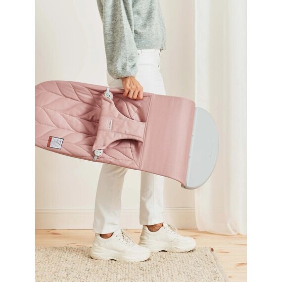 BabyBjorn - Balansoar Bliss Dusty Pink cu aspect delicat de petala, tesatura matlasata, Culoare: Roz - poza 9 - ExclusivMAG.ro