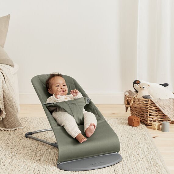 BabyBjorn - Balansoar Bliss Dark Green cu aspect delicat de petala, tesatura matlasata, Culoare: Verde - poza 6 - ExclusivMAG.ro