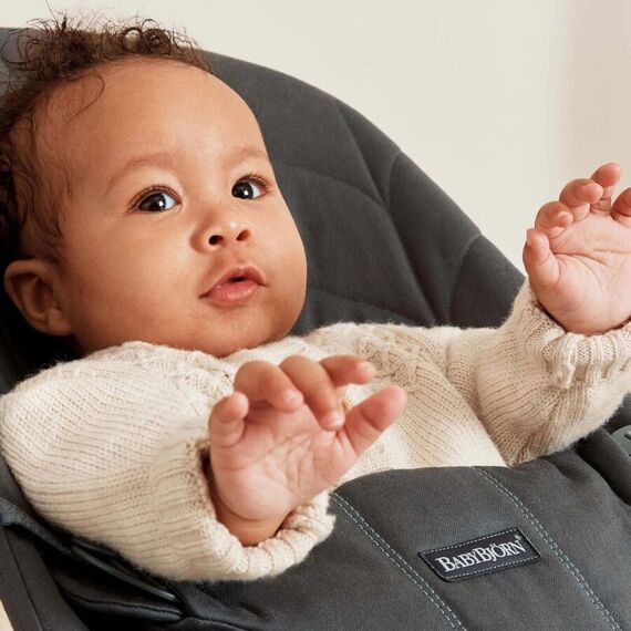 BabyBjorn - Balansoar Bliss Anthracite cu aspect delicat de petala, tesatura matlasata, Culoare: Negru - poza 6 - ExclusivMAG.ro