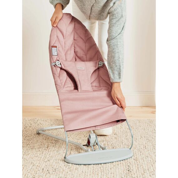 BabyBjorn - Balansoar Bliss Dusty Pink cu aspect delicat de petala, tesatura matlasata, Culoare: Roz - poza 8 - ExclusivMAG.ro