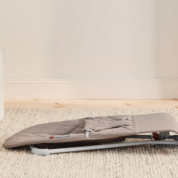 BabyBjorn - Balansoar Bliss Sand Grey din tesatura matlasata cu aspect Clasic, Culoare: Bej - poza 3 - ExclusivMAG.ro